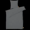 JUNA Cube Sengetøy 150x210 cm mørk grå SE