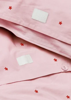 JUNA Daisy Sengetøy 140x220 cm pink/rød DK