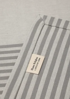 JUNA Lines Duk 150x220 cm grå