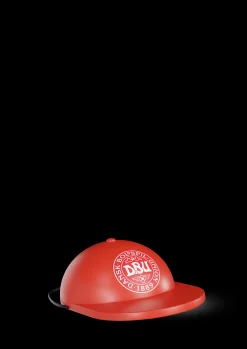 Kay Bojesen Ape x DBU Lue liten rød – Kjøp her.